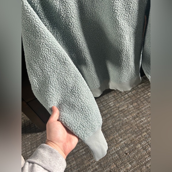 Everlane The ReNew Fleece Raglan Sweatshirt in Pale Sage
Size M - Picture 5 of 8